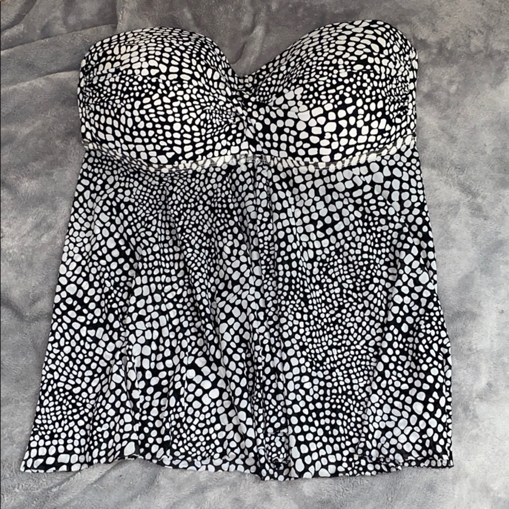 3/$15 Like New! Women’s tankini bathing suit top